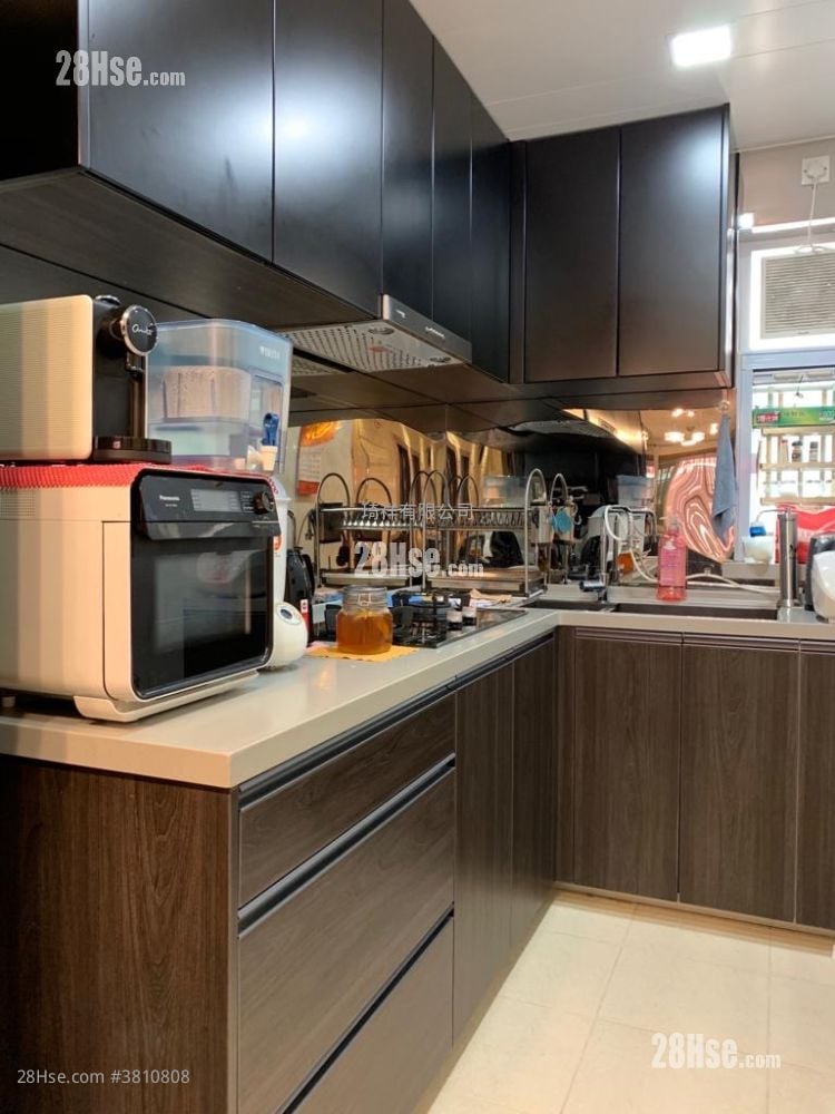 Village Sell 700 ft²