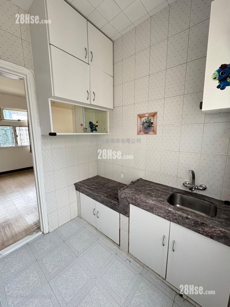 Lee Tak Cheong Mansion Sell 2 Bedrooms , 1 Bathroom