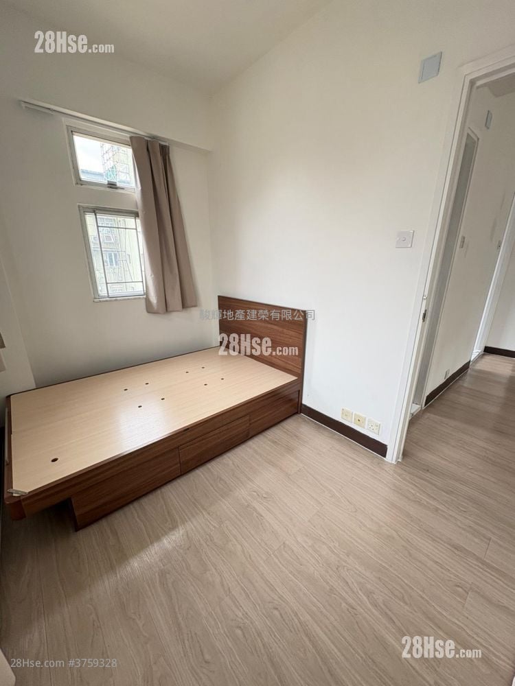 Lee Tak Cheong Mansion Sell 2 Bedrooms , 1 Bathroom