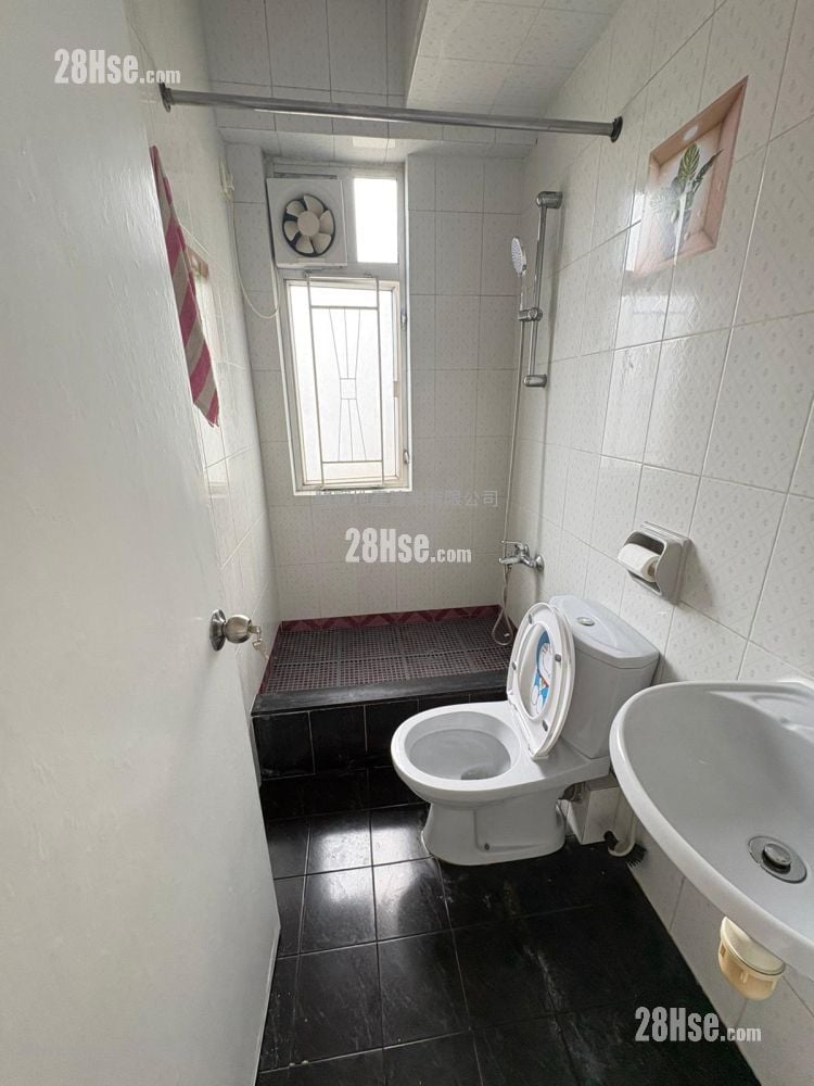 Lee Tak Cheong Mansion Sell 2 Bedrooms , 1 Bathroom