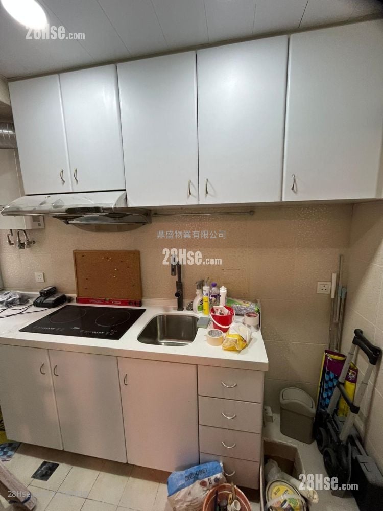 Carson Mansion Rental 3 Bedrooms , 1 Bathroom 459 ft²