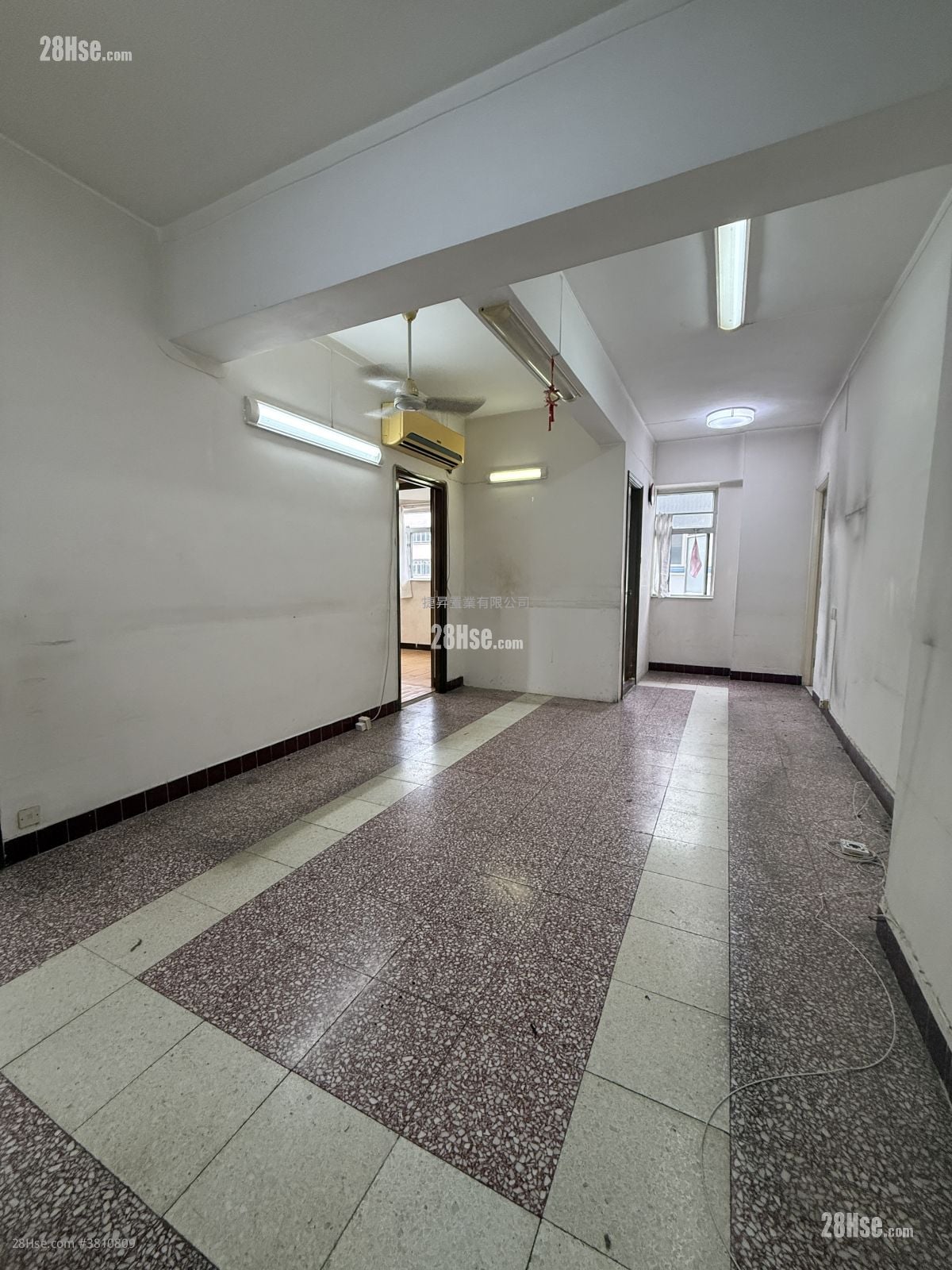 七喜大厦 售盘 4 房 , 1 浴室 760 平方尺