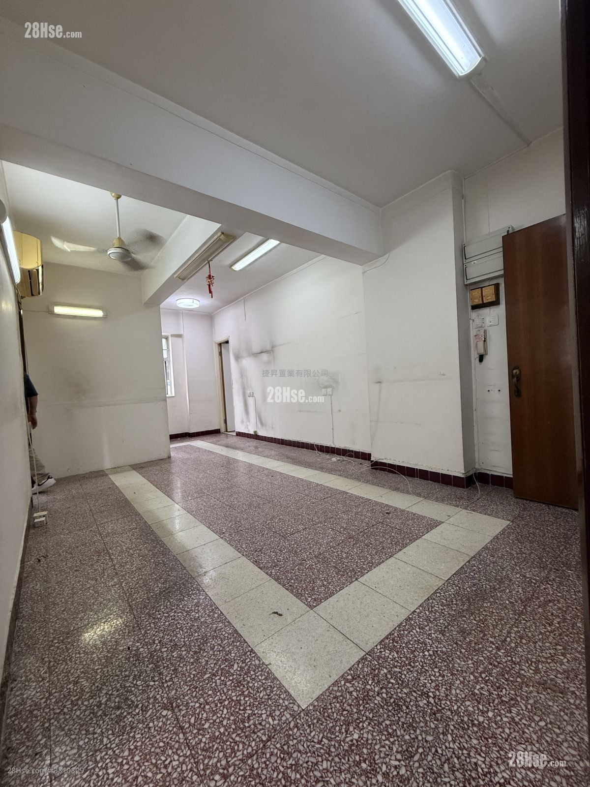 七喜大厦 售盘 4 房 , 1 浴室 760 平方尺