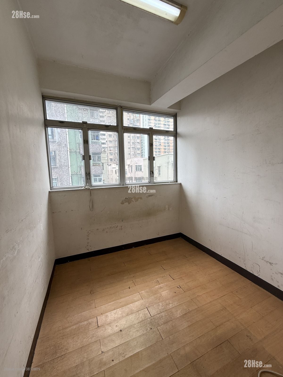 七喜大厦 售盘 4 房 , 1 浴室 760 平方尺