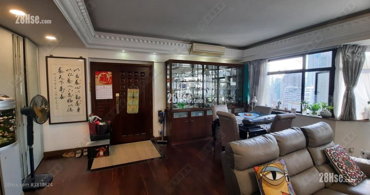 The Crescent Sell 3 Bedrooms 1,840 ft²