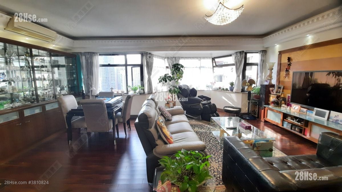 The Crescent Sell 3 Bedrooms 1,840 ft²