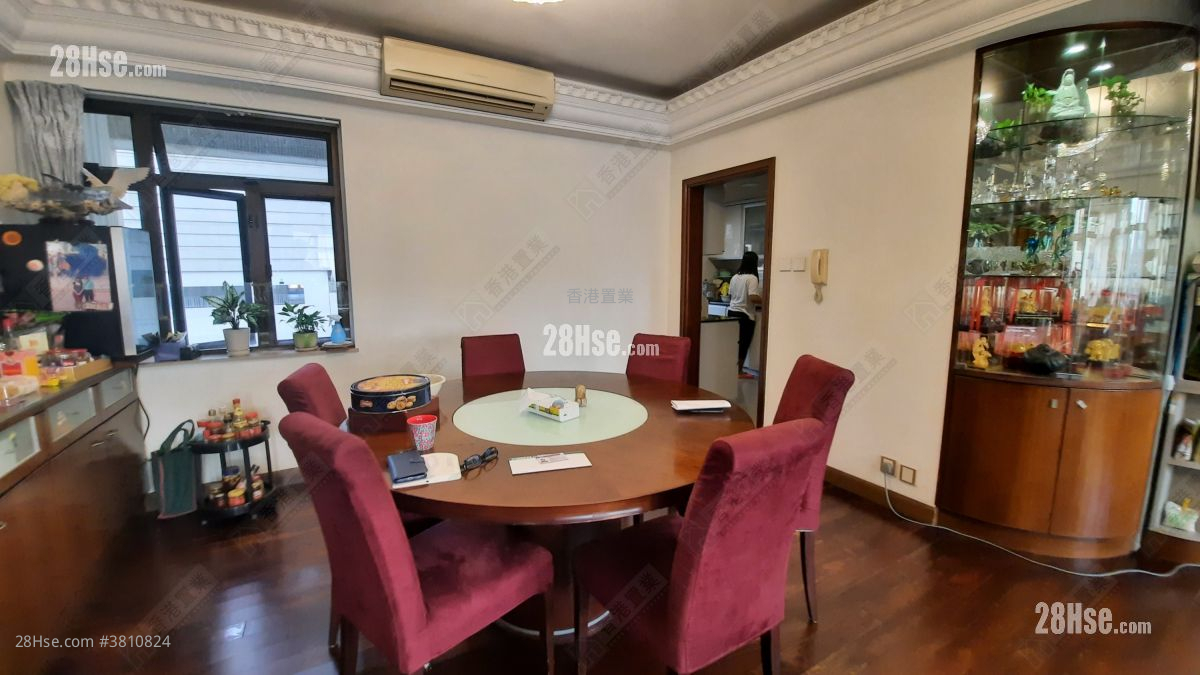 The Crescent Sell 3 Bedrooms 1,840 ft²