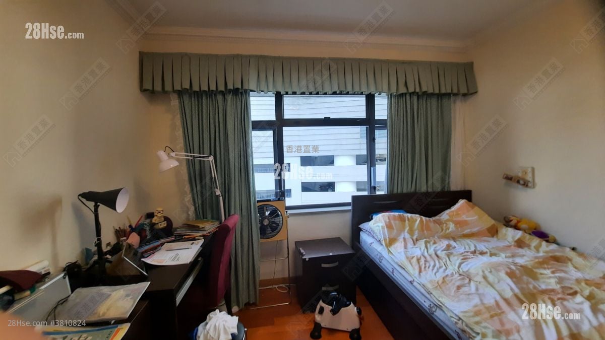 The Crescent Sell 3 Bedrooms 1,840 ft²