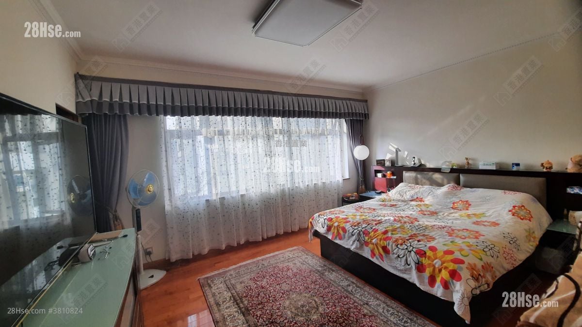 The Crescent Sell 3 Bedrooms 1,840 ft²