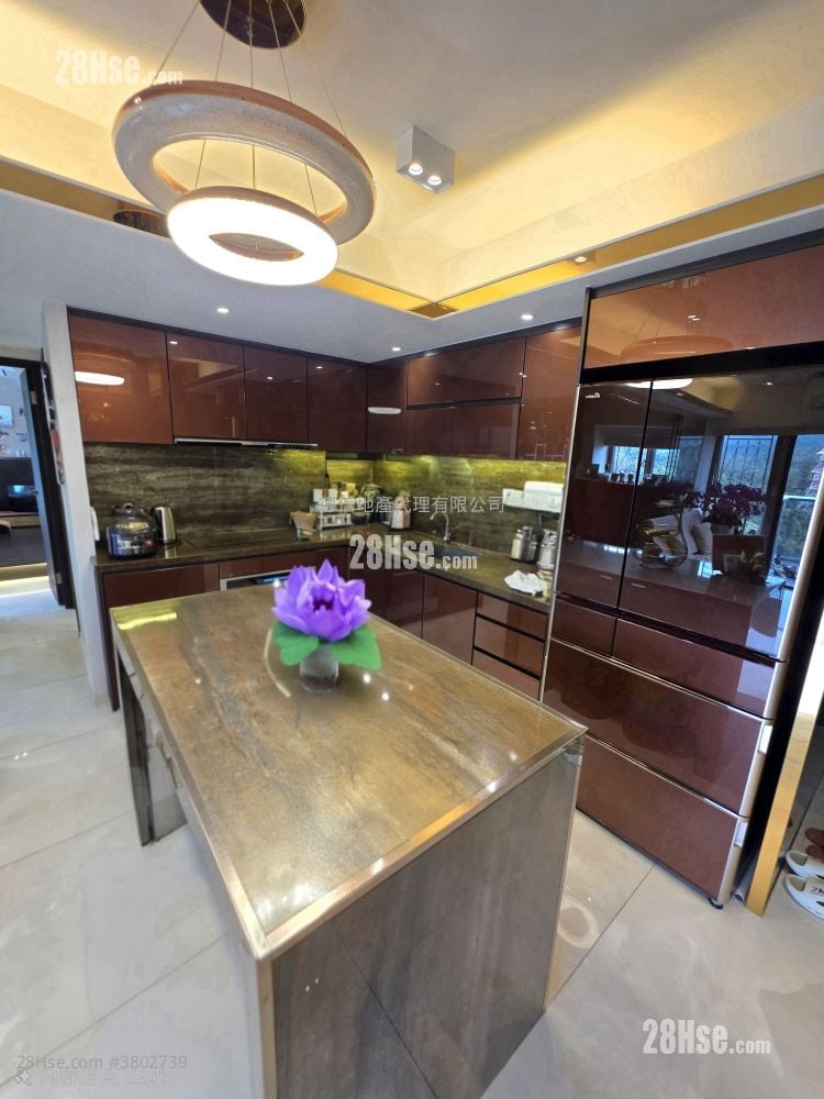 Caldecott Hill Sell 1 Bedroom , 2 Bathrooms 764 ft²