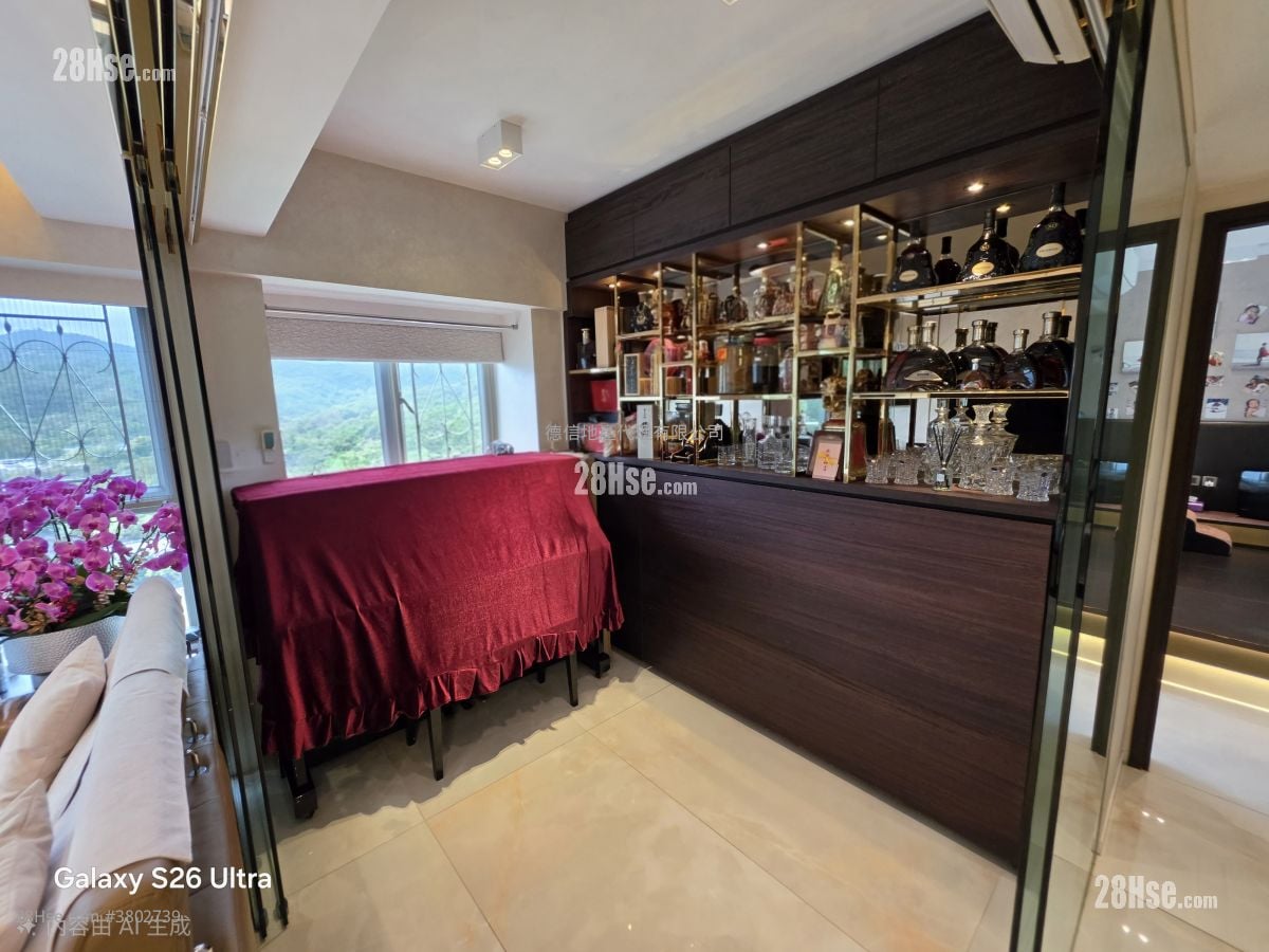 Caldecott Hill Sell 1 Bedroom , 2 Bathrooms 764 ft²