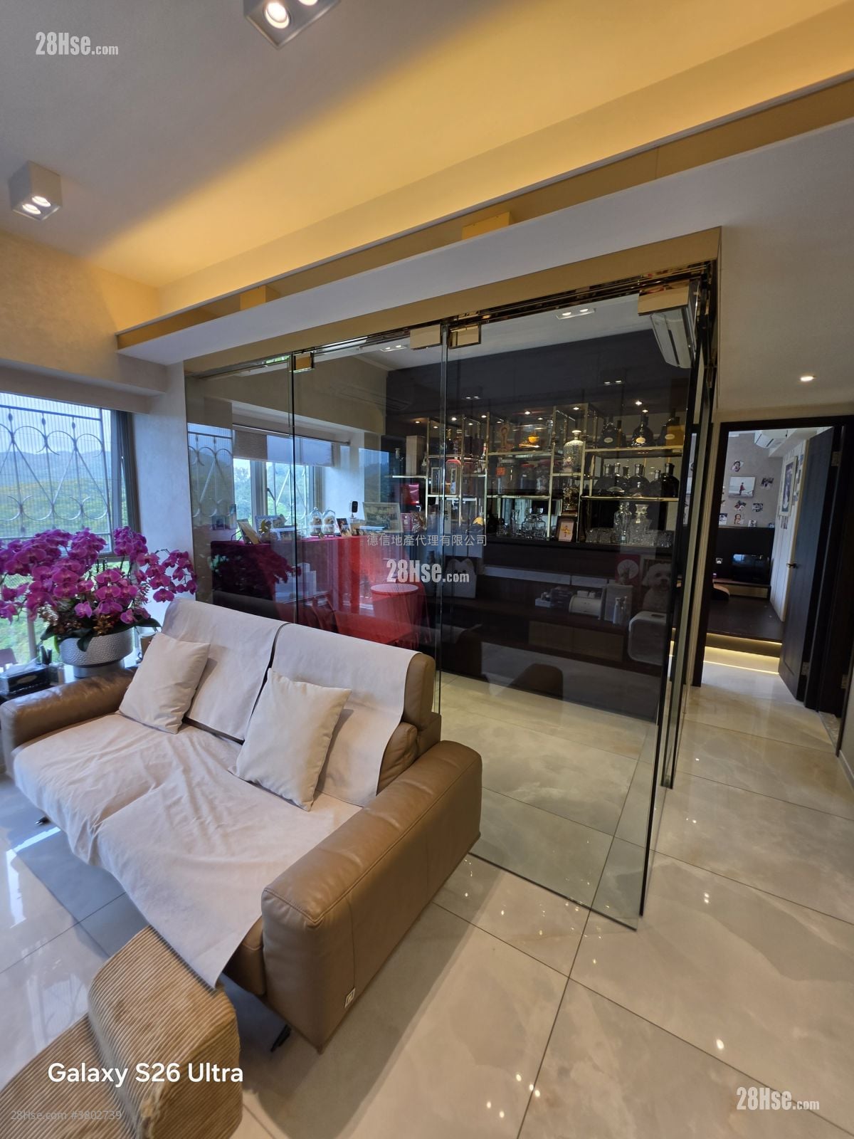 Caldecott Hill Sell 1 Bedroom , 2 Bathrooms 764 ft²