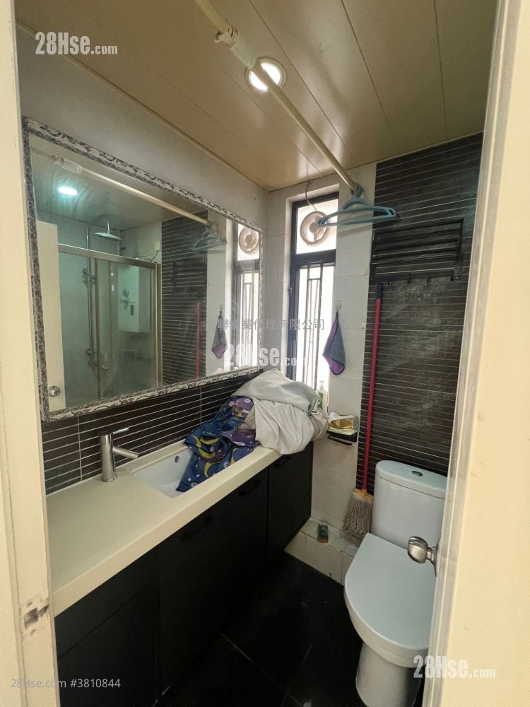 Luk Yeung Sun Chuen Rental 2 Bedrooms , 1 Bathroom 445 ft²