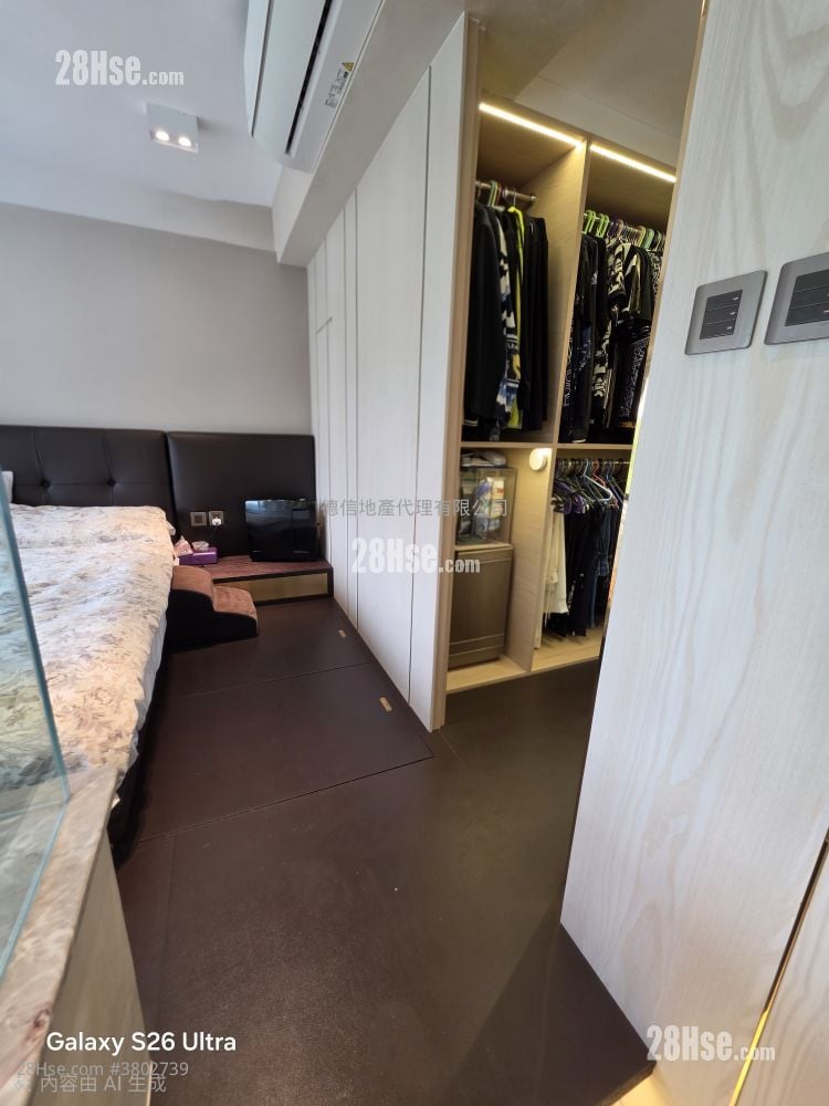 Caldecott Hill Sell 1 Bedroom , 2 Bathrooms 764 ft²