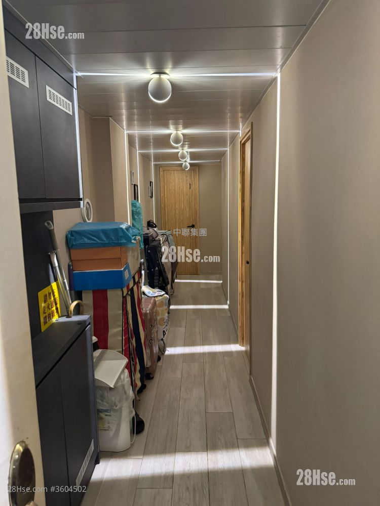 Kam Tong Building Sell 4 Bedrooms , 4 Bathrooms 640 ft²