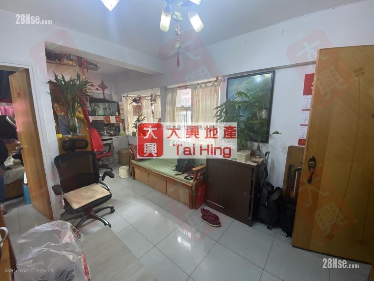 Shun On Building Sell 2 Bedrooms , 1 Bathroom 320 ft²