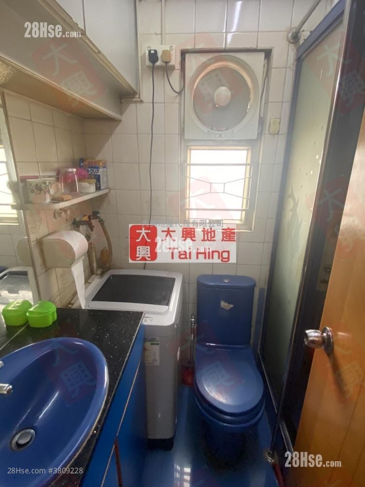 Shun On Building Sell 2 Bedrooms , 1 Bathroom 320 ft²