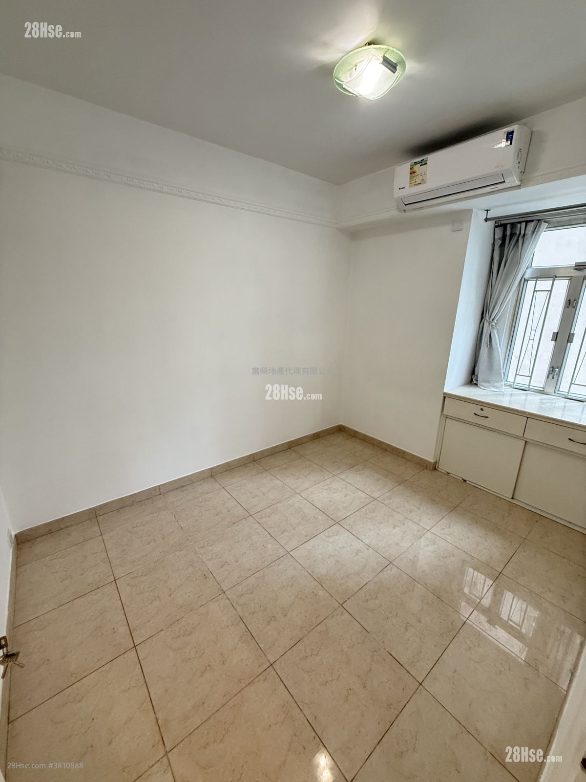 Hunghom Bay Centre Rental 4 Bedrooms , 2 Bathrooms 953 ft²