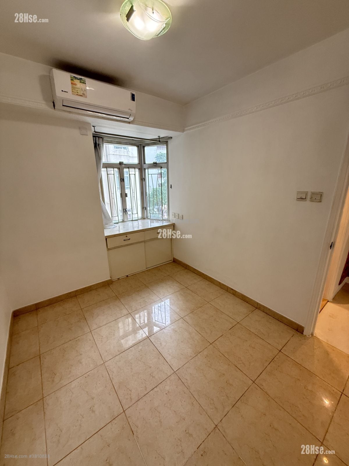 Hunghom Bay Centre Rental 4 Bedrooms , 2 Bathrooms 953 ft²