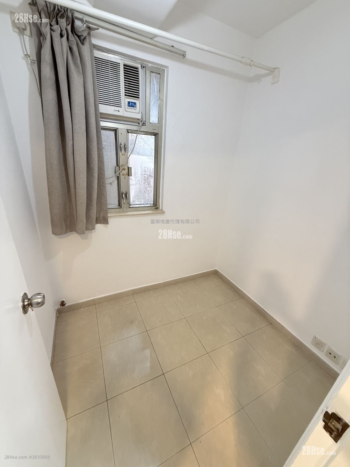 Hunghom Bay Centre Rental 4 Bedrooms , 2 Bathrooms 953 ft²