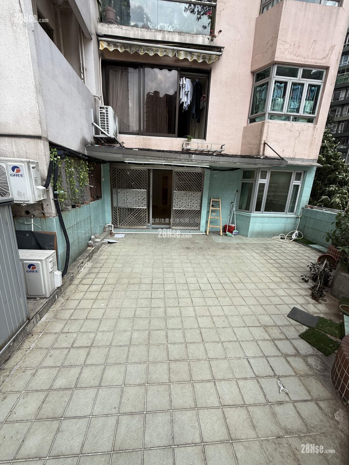 Hunghom Bay Centre Rental 4 Bedrooms , 2 Bathrooms 953 ft²