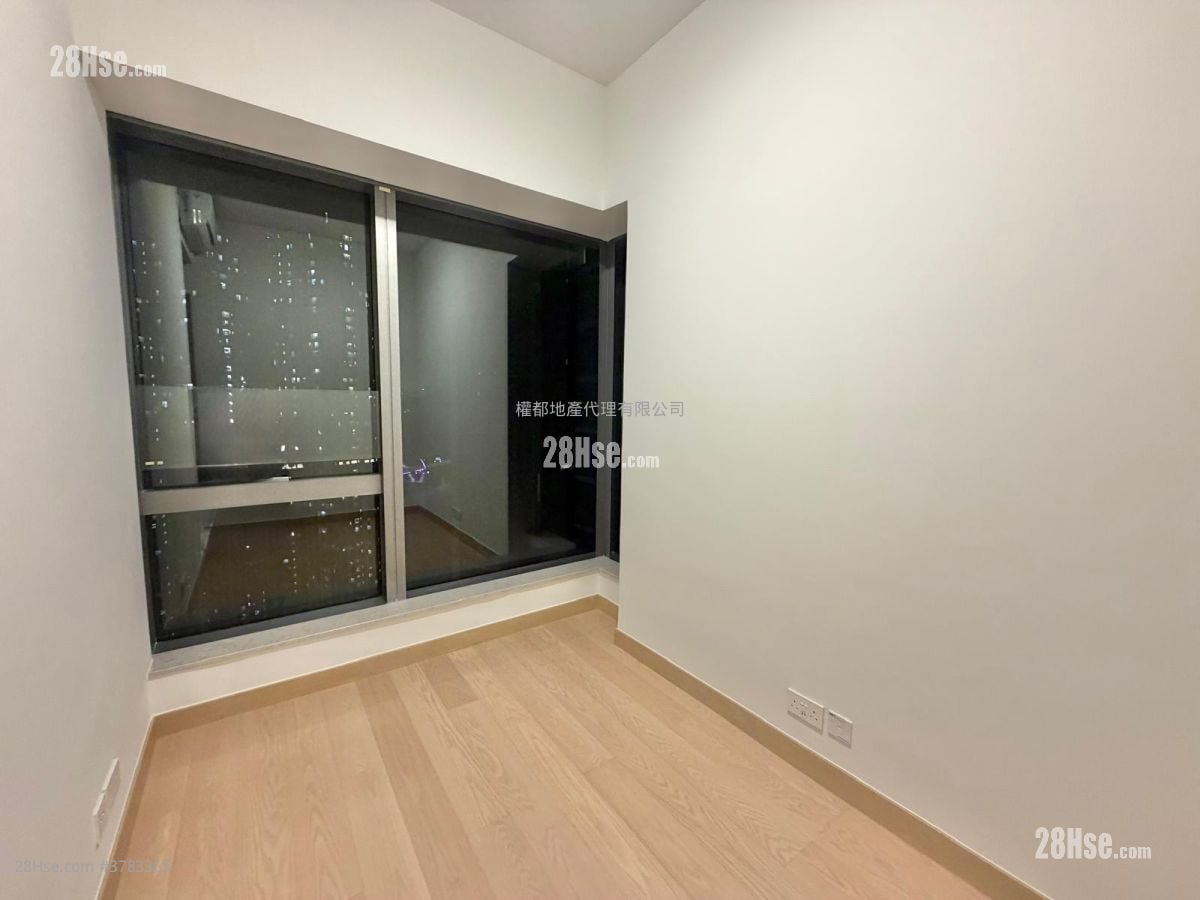 Seasons Place Rental 2 Bedrooms , 1 Bathroom 443 ft²