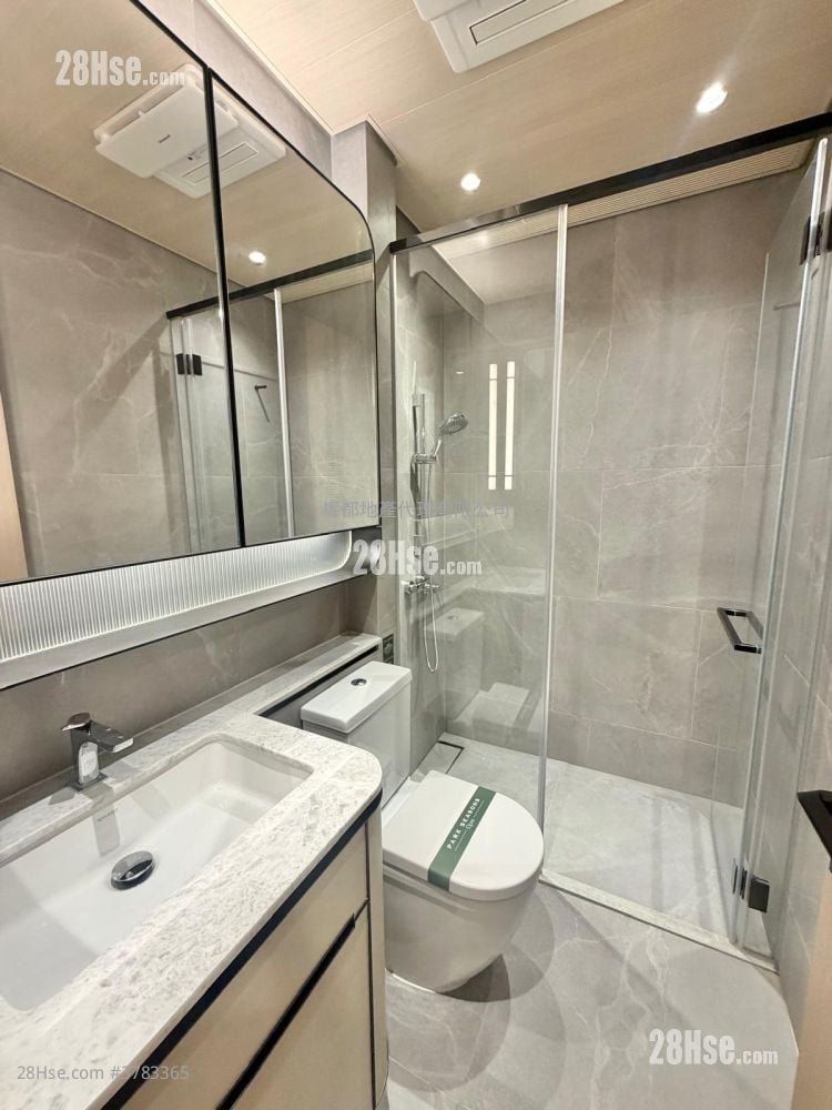 Seasons Place Rental 2 Bedrooms , 1 Bathroom 443 ft²