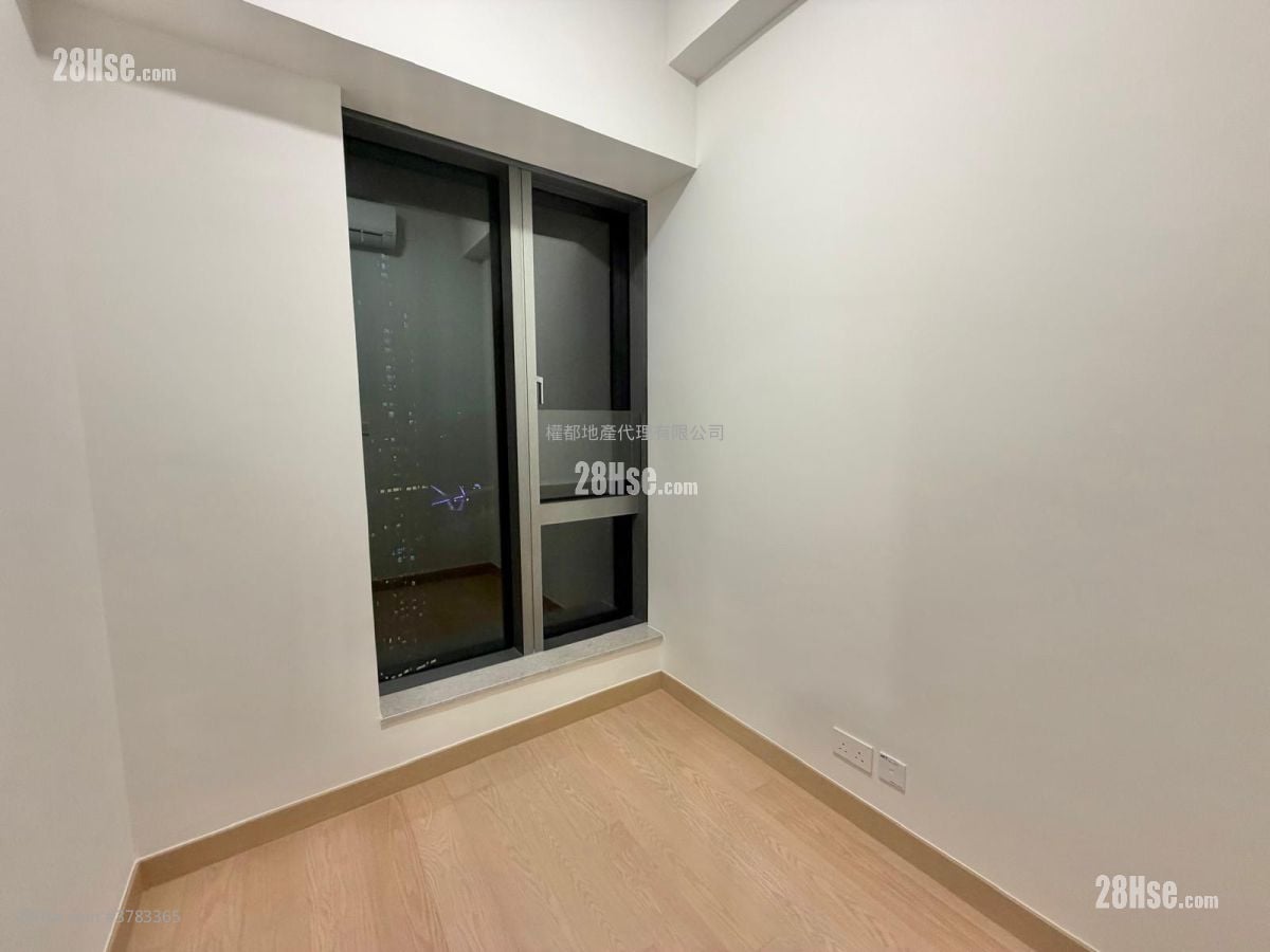 Seasons Place Rental 2 Bedrooms , 1 Bathroom 443 ft²