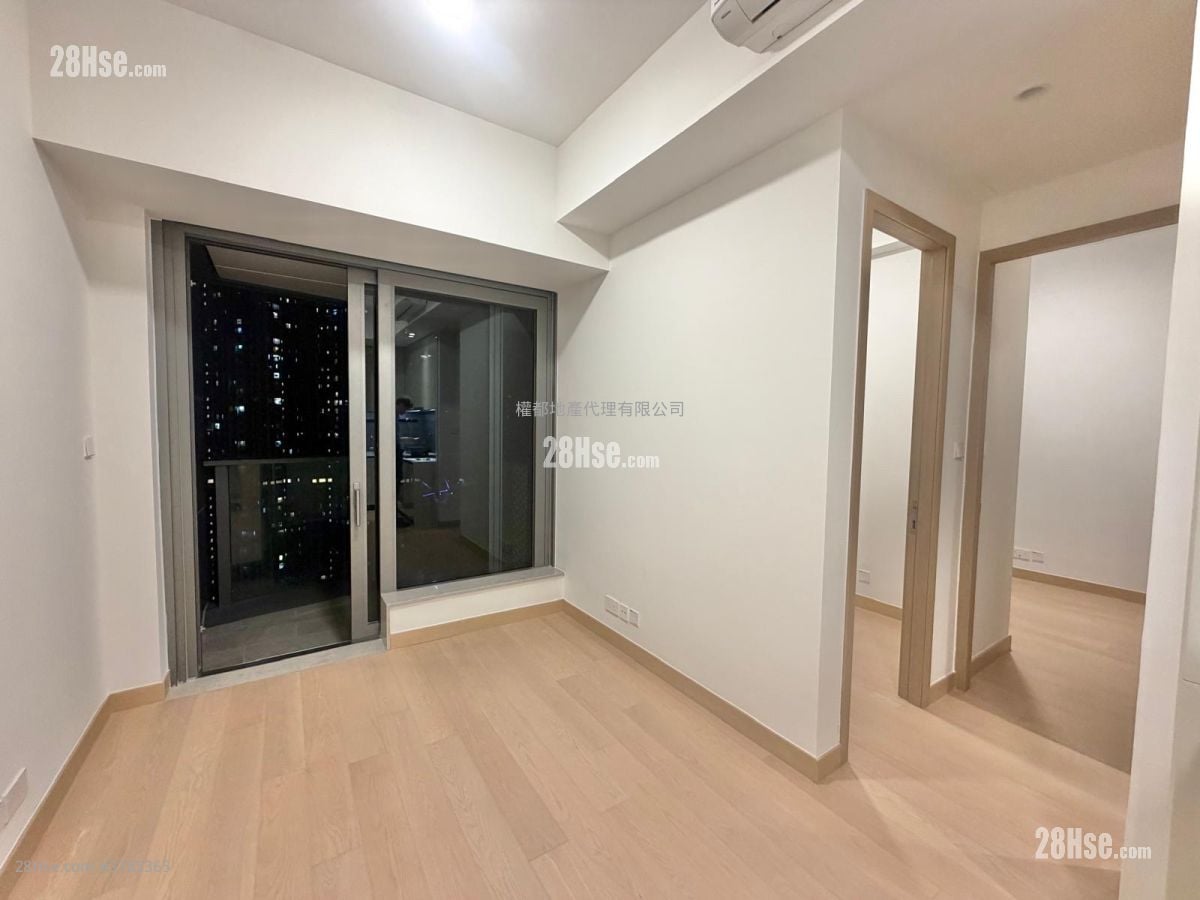 Seasons Place Rental 2 Bedrooms , 1 Bathroom 443 ft²