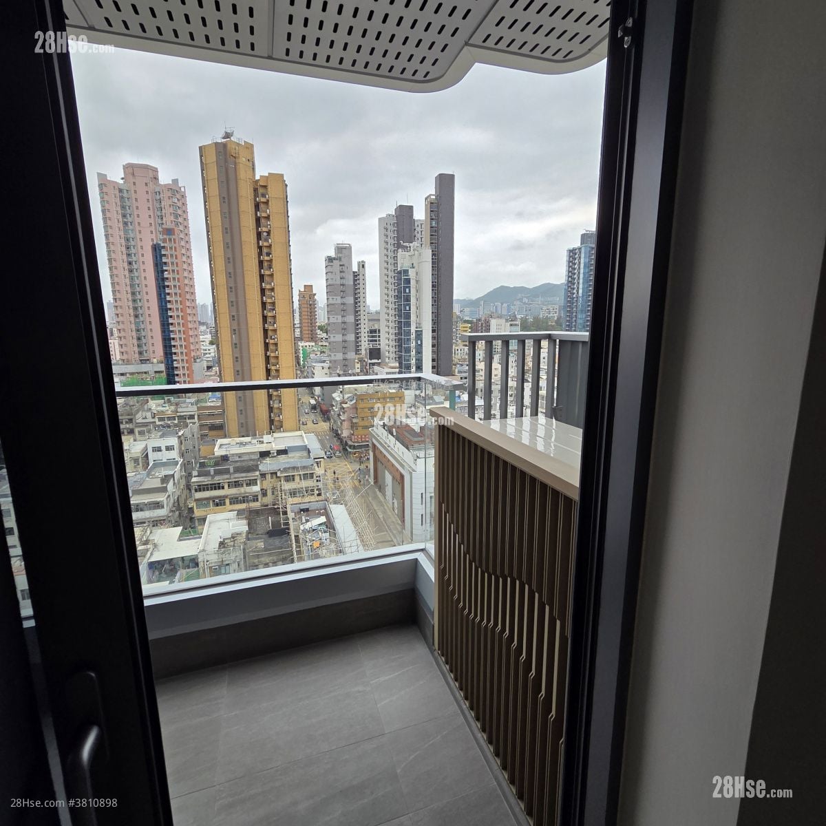 Eight Southpark Sell 2 Bedrooms , 1 Bathroom 349 ft²