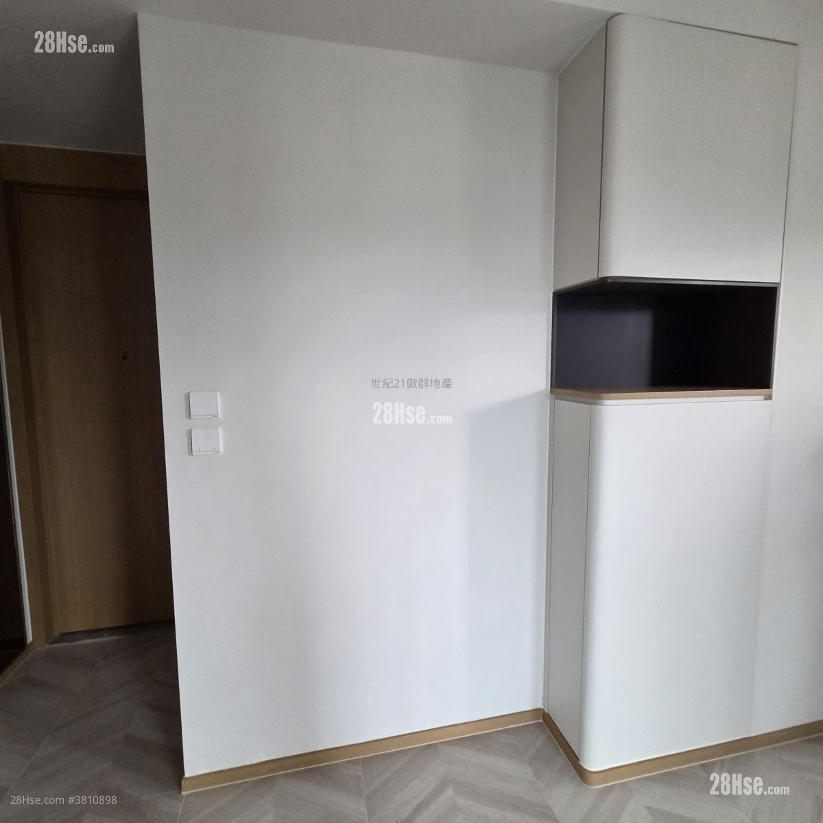 Eight Southpark Sell 2 Bedrooms , 1 Bathroom 349 ft²