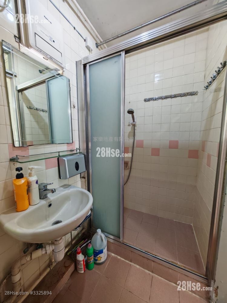 Tung Chun Court Sell 2 Bedrooms , 1 Bathroom 433 ft²
