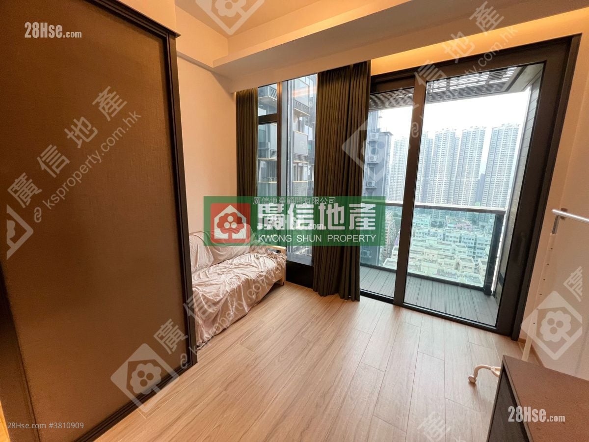 Aquila Square Mile Rental Studio , 1 Bathroom 193 ft²