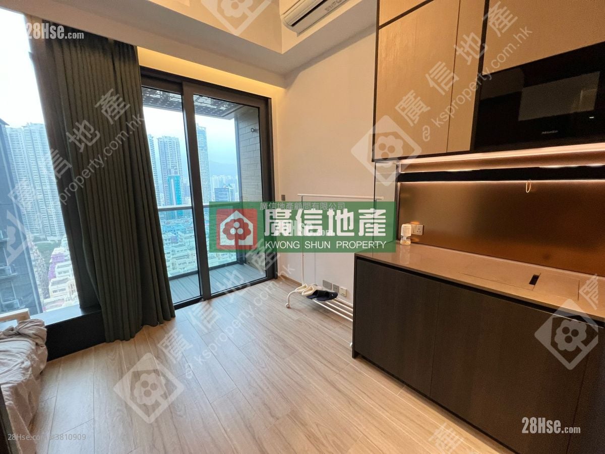 Aquila Square Mile Rental Studio , 1 Bathroom 193 ft²