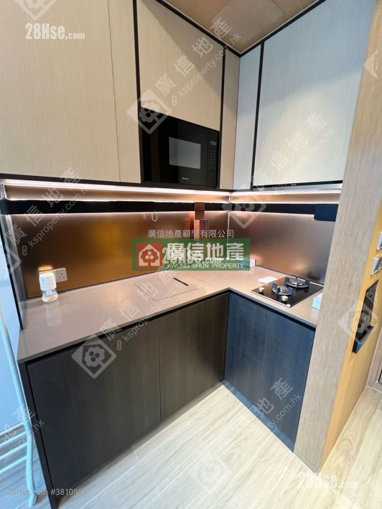 Aquila Square Mile Rental Studio , 1 Bathroom 193 ft²