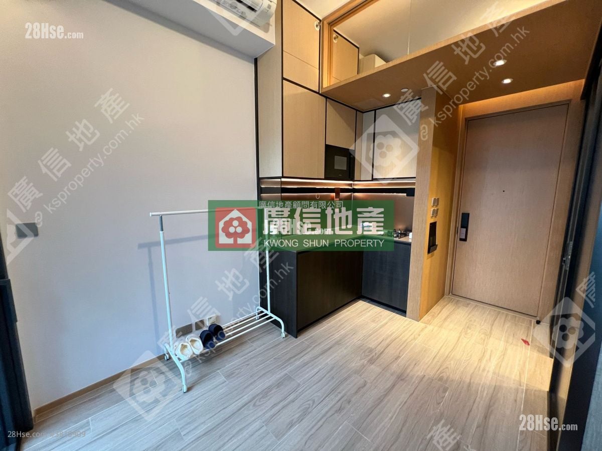 Aquila Square Mile Rental Studio , 1 Bathroom 193 ft²