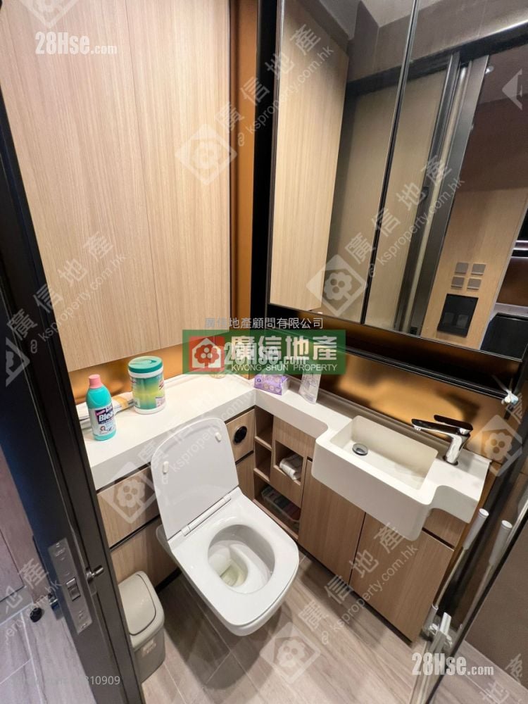 Aquila Square Mile Rental Studio , 1 Bathroom 193 ft²