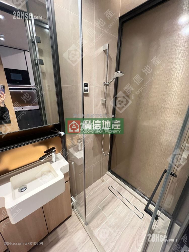 Aquila Square Mile Rental Studio , 1 Bathroom 193 ft²