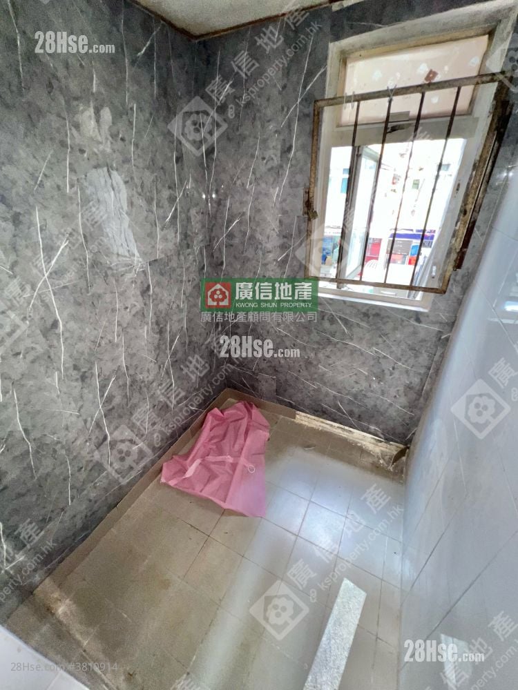 Kwong Fung Building Sell 3 Bedrooms , 1 Bathroom 407 ft²