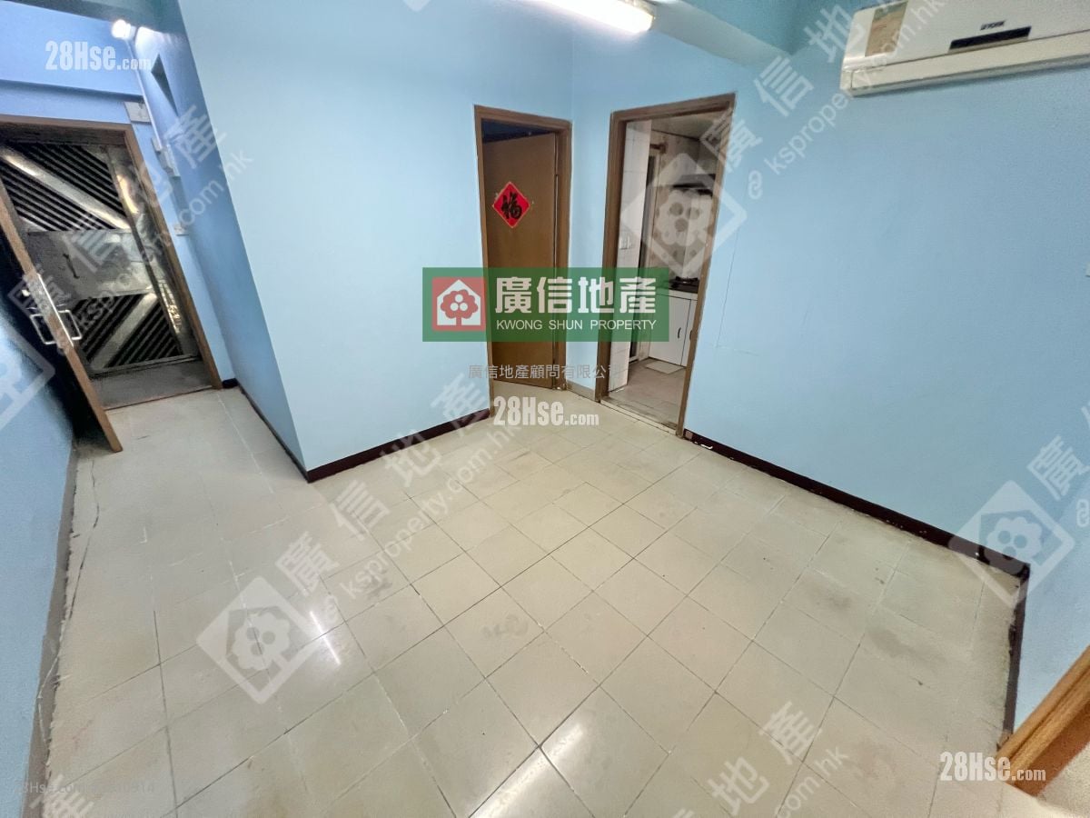 Kwong Fung Building Sell 3 Bedrooms , 1 Bathroom 407 ft²