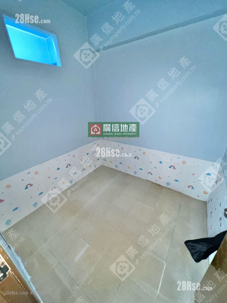 Kwong Fung Building Sell 3 Bedrooms , 1 Bathroom 407 ft²