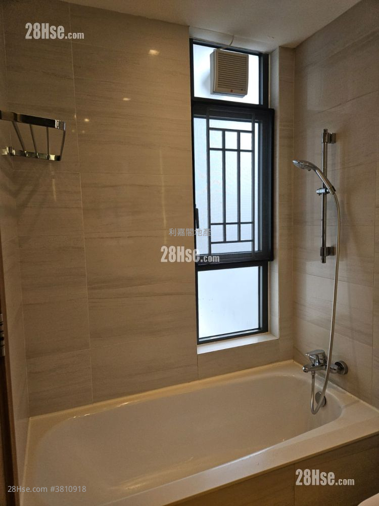 The Bloomsway Sell 2 Bedrooms 624 ft²