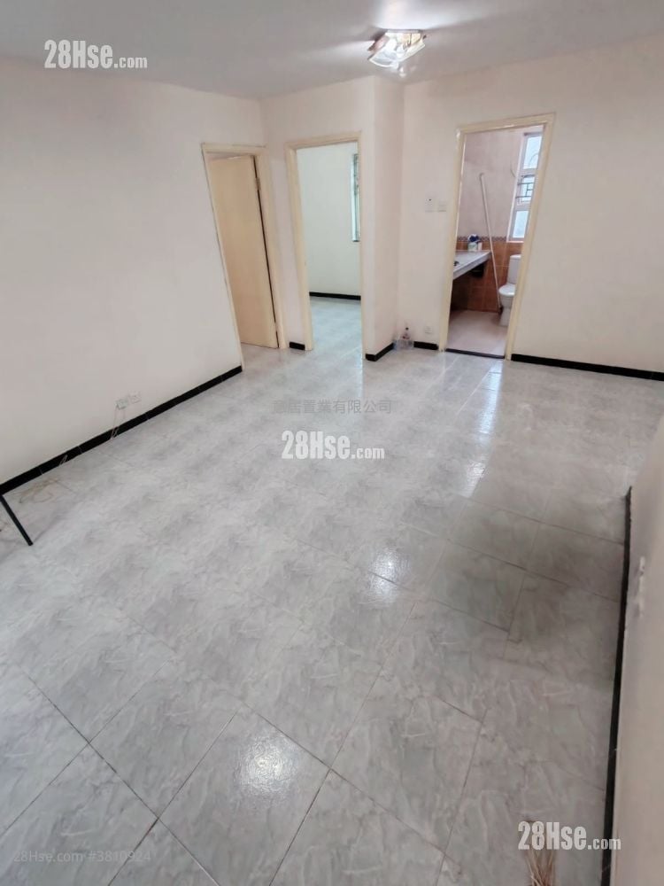 Ian Court Rental 3 Bedrooms , 1 Bathroom 700 ft²