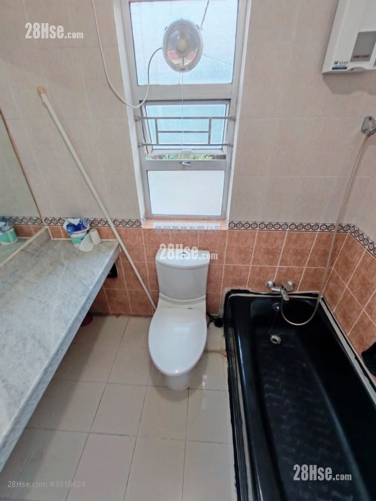 Ian Court Rental 3 Bedrooms , 1 Bathroom 700 ft²