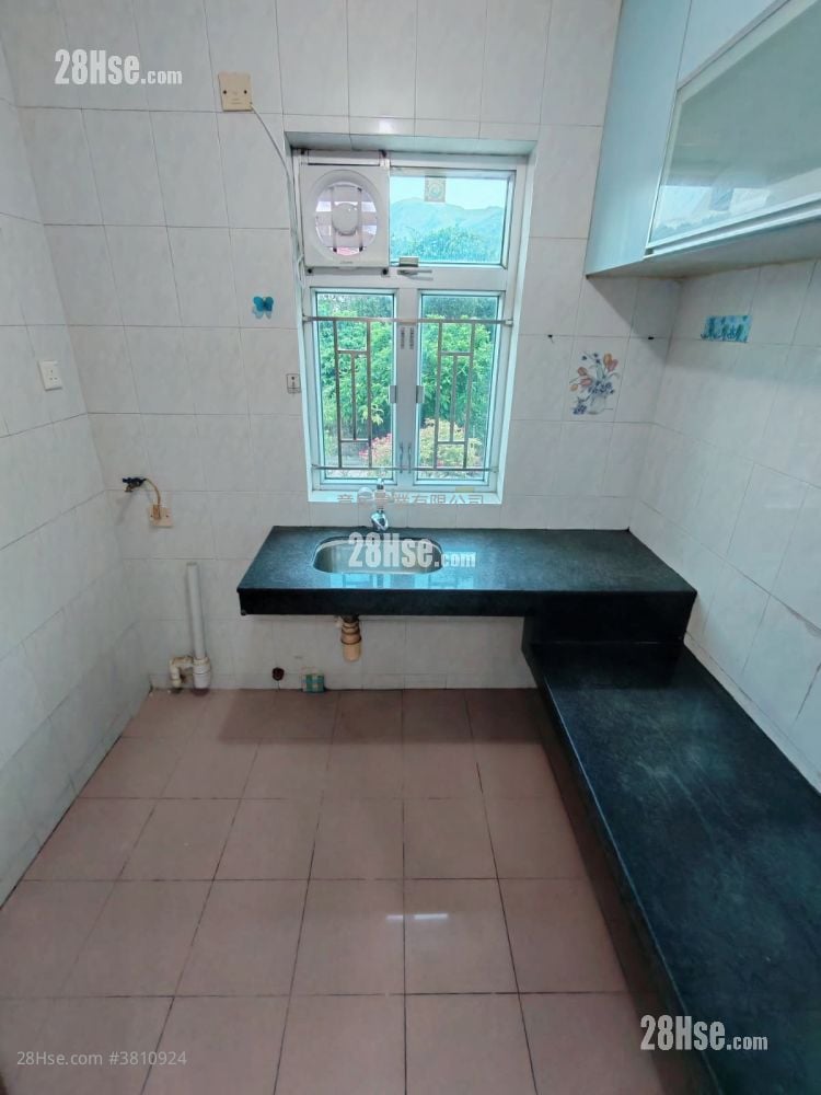 Ian Court Rental 3 Bedrooms , 1 Bathroom 700 ft²