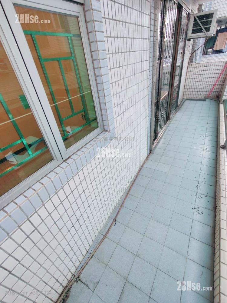 Ian Court Rental 3 Bedrooms , 1 Bathroom 700 ft²