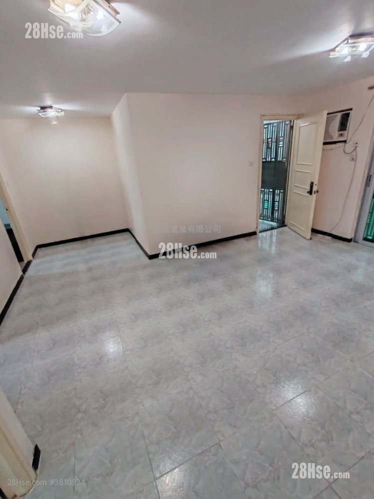 Ian Court Rental 3 Bedrooms , 1 Bathroom 700 ft²