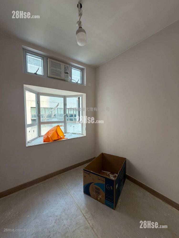 Riviera Gardens Rental 2 Bedrooms , 1 Bathroom 419 ft²