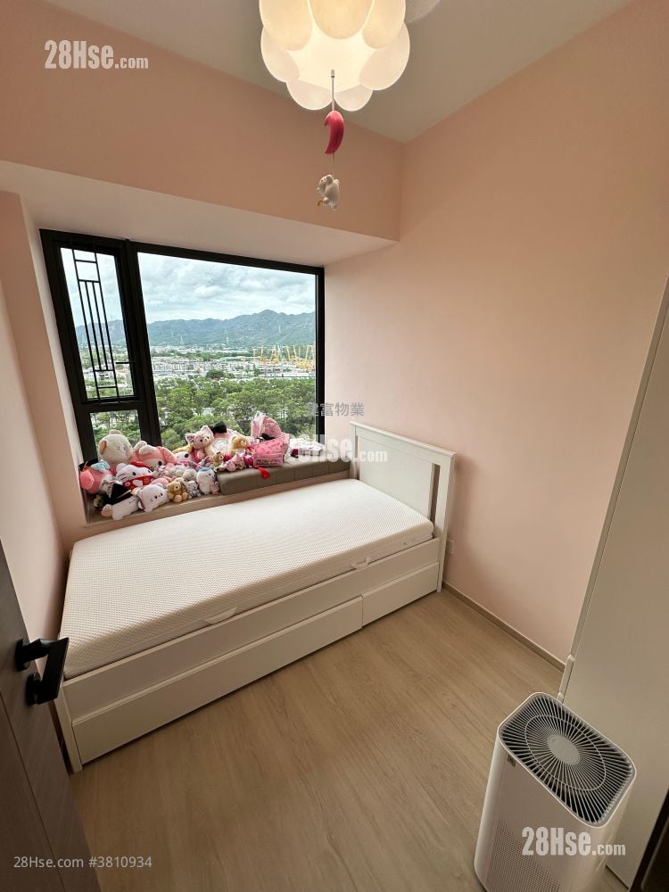 Yoho Midtown Sell 4 Bedrooms , 3 Bathrooms 915 ft²