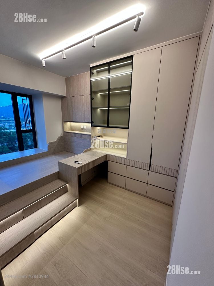 Yoho Midtown Sell 4 Bedrooms , 3 Bathrooms 915 ft²